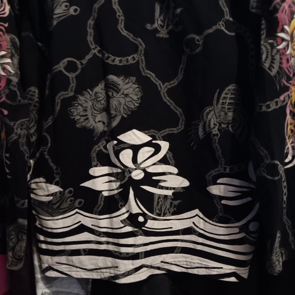 Ed Hardy gorgeous and very unique rhinestone king skull and chain shirt. XL - Picture 4 of 8